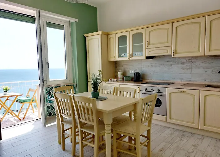 Finestra Sul Mare Home2-affitti Brevi Liguria شقة